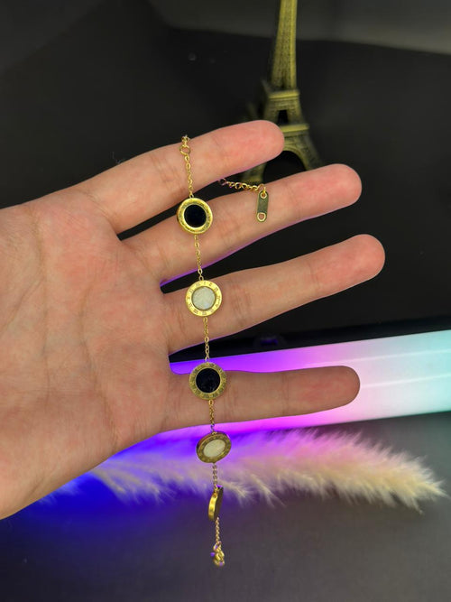 Black & Mother-of-Pearl Style