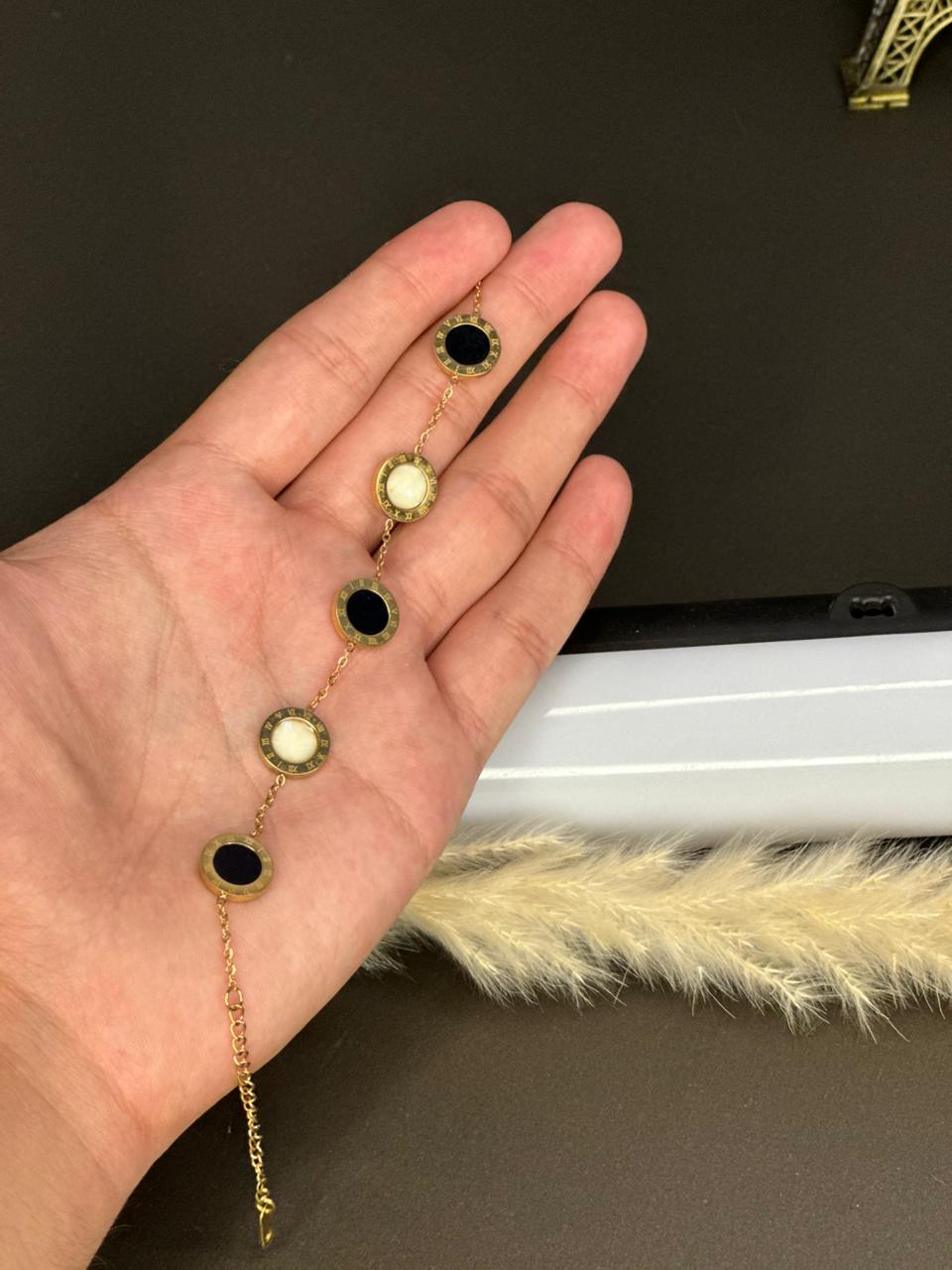 Black & Mother-of-Pearl Style